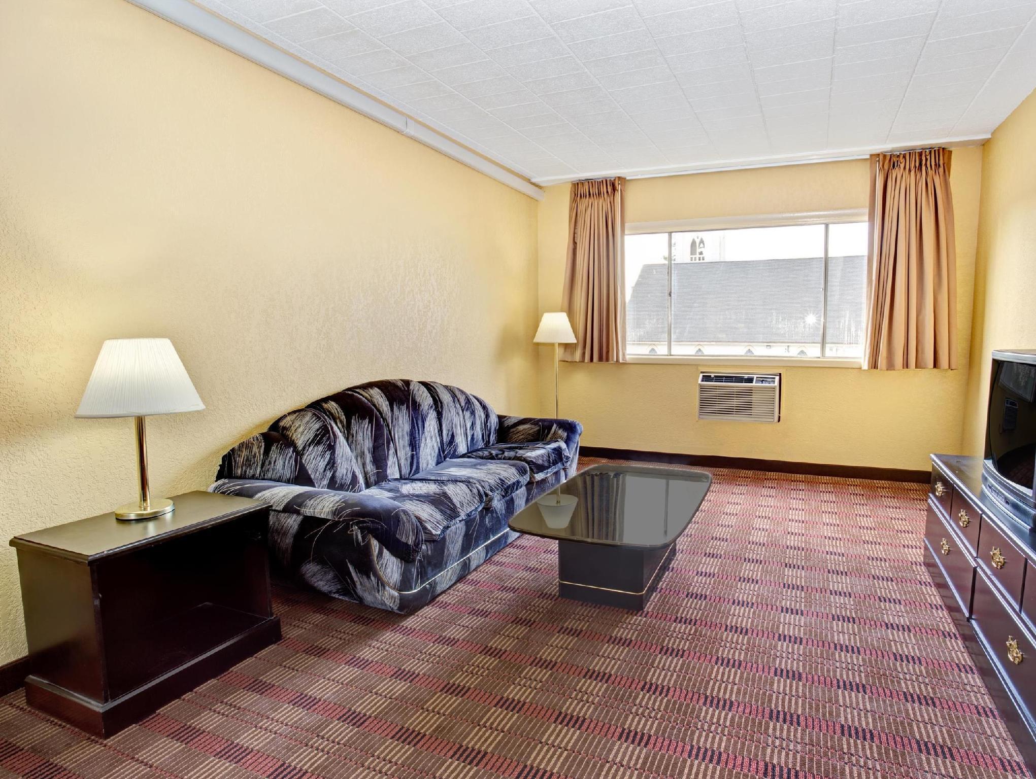 Howard Johnson By Wyndham Pikesville Esterno foto